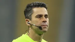 RS - PORTO ALEGRE - 21/05/2023 - BRASILEIRO A 2023, GREMIO X INTERNACIONAL - O arbitro Flavio Rodrigues de Souza durante partida entre Gremio e Internacional no estadio Arena do Gremio pelo campeonato BRASILEIRO A 2023. Foto: Pedro H. Tesch/AGIF