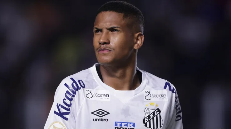 SP - SANTOS - 20/05/2023 - BRASILEIRO A 2023, SANTOS X PALMEIRAS - Angelo jogador do Santos durante partida contra o Palmeiras no estadio Vila Belmiro pelo campeonato BRASILEIRO A 2023. Foto: Ettore Chiereguini/AGIF