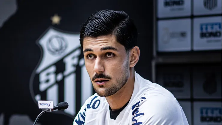 Foto: Raul Baretta/ Santos FC -Basso durante a coletiva de apresentação