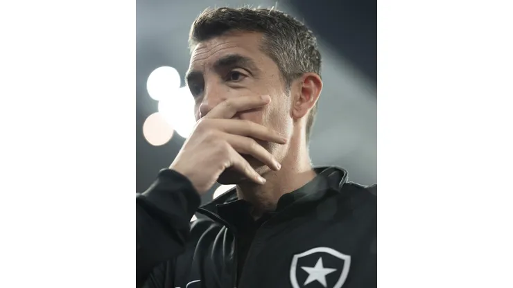 RJ - RIO DE JANEIRO - 02/08/2023 - COPA SUL-AMERICANA 2023, BOTAFOGO X GUARANI-PAR - Bruno Lage tecnico do Botafogo durante partida contra o Guarani-PAR no estadio Engenhao pelo campeonato Copa Sul-Americana 2023. Foto: Jorge Rodrigues/AGIF
