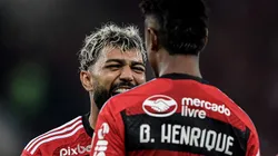 RJ - RIO DE JANEIRO - 03/08/2023 - LIBERTADORES 2023, FLAMENGO X OLIMPIA - Bruno Henrique jogador do Flamengo comemora seu gol com Gabigol jogador da sua equipe durante partida contra o Olimpia no estadio Maracana pelo campeonato Libertadores 2023. Foto: Thiago Ribeiro/AGIF