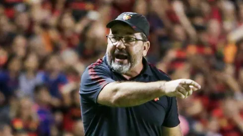 PE - RECIFE - 28/07/2023 - BRASILEIRO B 2023, SPORT X CRB - Enderson Moreira tecnico do Sport durante partida contra o CRB no estadio Ilha do Retiro pelo campeonato Brasileiro B 2023. Foto: Rafael Vieira/AGIF