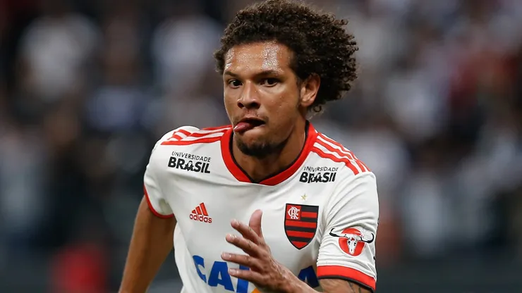 Willian Arão foi um alvo buscado por Falcão, porém acabou indo para o mundo árabe