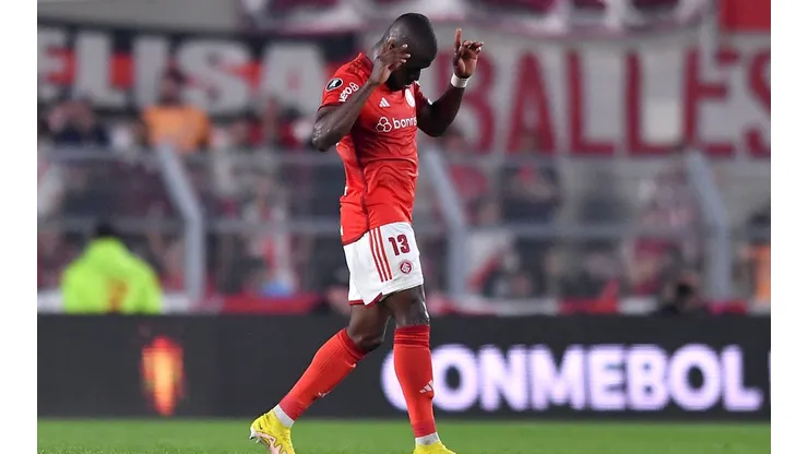 BUENOS AIRES, ARGENTINA - AUGUST 01: Enner Valencia of Internacional celebrates after scoring the team's first goal during a Copa CONMEBOL Libertadores 2023 round of sixteen first leg match between River Plate and Internacional at Estadio Más Monumental Antonio Vespucio Liberti on August 01, 2023 in Buenos Aires, Argentina. (Photo by Marcelo Endelli/Getty Images)