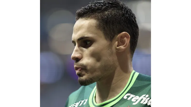 SP - SAO PAULO - 22/07/2023 - BRASILEIRO A 2023, PALMEIRAS X FORTALEZA - Raphael Veiga jogador do Palmeiras durante partida contra o Fortaleza no estadio Arena Allianz Parque pelo campeonato Brasileiro A 2023. Foto: Marcello Zambrana/AGIF