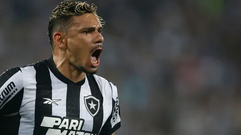 RIO DE JANEIRO, BRAZIL - AUGUST 2: Tiquinho Soares of Botafogo celebrates after scoring by penalty kick the team's second goal during the Copa CONMEBOL Sudamericana 2023 round of sixteen first leg match between Botafogo and Guaraní at Estadio Olimpico Nilton Santos on August 2, 2023 in Rio de Janeiro, Brazil. (Photo by Wagner Meier/Getty Images)