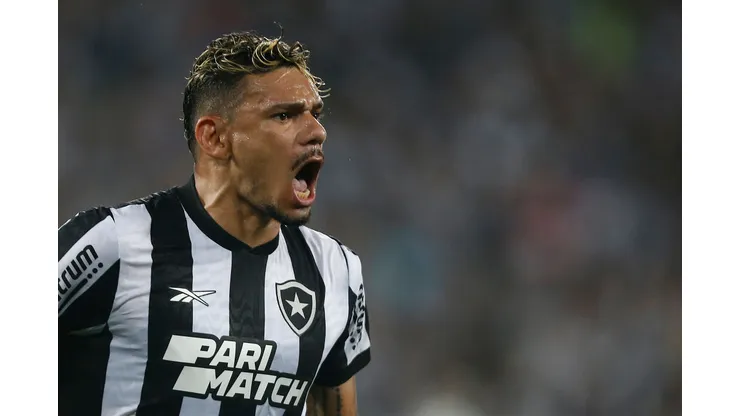 RIO DE JANEIRO, BRAZIL - AUGUST 2: Tiquinho Soares of Botafogo celebrates after scoring by penalty kick the team's second goal during the Copa CONMEBOL Sudamericana 2023 round of sixteen first leg match between Botafogo and Guaraní at Estadio Olimpico Nilton Santos on August 2, 2023 in Rio de Janeiro, Brazil. (Photo by Wagner Meier/Getty Images)