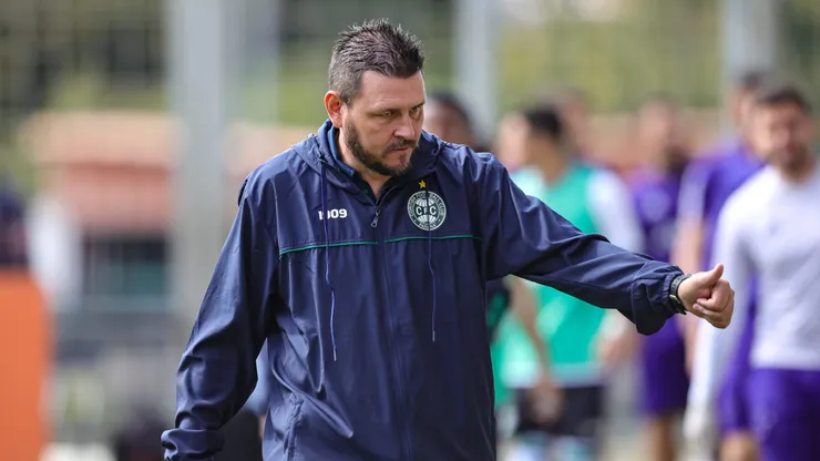 100% confirmado, Kosloski está feliz: meia destaque do Coritiba renova até final de 2025 - Foto: Gilson Lobo/AGIF