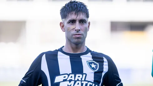 SP - SANTOS - 23/07/2023 - BRASILEIRO A 2023, SANTOS X BOTAFOGO - Di Placido jogador do Botafogo durante partida contra o Santos no estadio Vila Belmiro pelo campeonato Brasileiro A 2023. Foto: Abner Dourado/AGIF