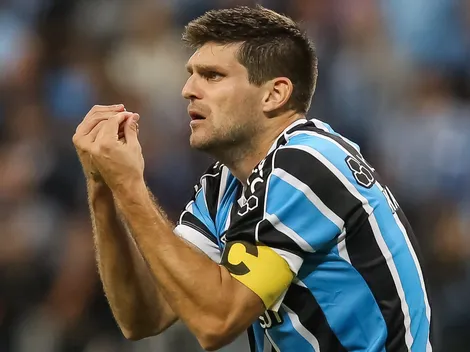 Técnico do San Lorenzo 'CAUSA' com Kannemann em coletiva na Argentina