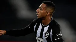 RJ - RIO DE JANEIRO - 20/04/2023 - COPA SUL-AMERICANA 2023, BOTAFOGO X CESAR VALLEJO - Victor Sa jogador do Botafogo comemora seu gol durante partida contra o Cesar Vallejo no estadio Engenhao pelo campeonato Copa Sul-Americana 2023. Foto: Thiago Ribeiro/AGIF