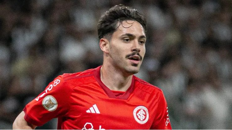 Maurício em ação pelo Inter no Brasileirão