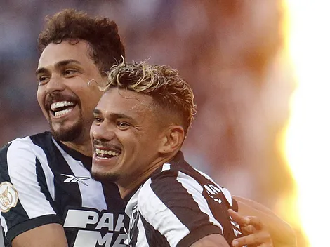 Jornalista ‘esquece’ Palmeiras e Flamengo e revela ENCANTO com o Botafogo de Tiquinho