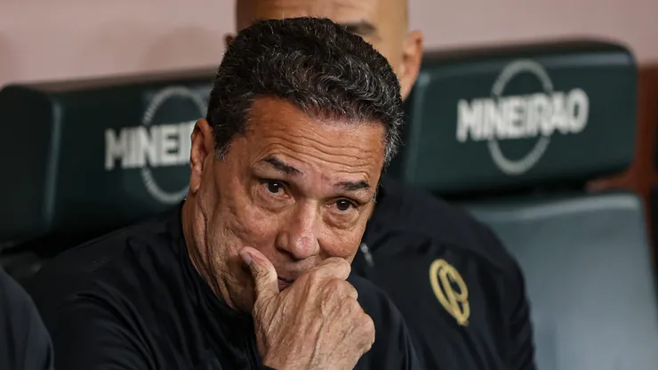 MG - BELO HORIZONTE - 08/07/2023 - BRASILEIRO A 2023, ATLETICO-MG X CORINTHIANS - Vanderlei Luxemburgo tecnico do Corinthians durante partida contra o Atletico-MG no estadio Mineirao pelo campeonato Brasileiro A 2023. Foto: Gilson Lobo/AGIF
