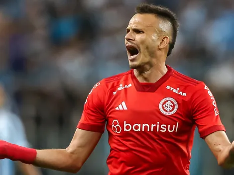 Renê quebra o silêncio após ser criticado pela torcida do Inter