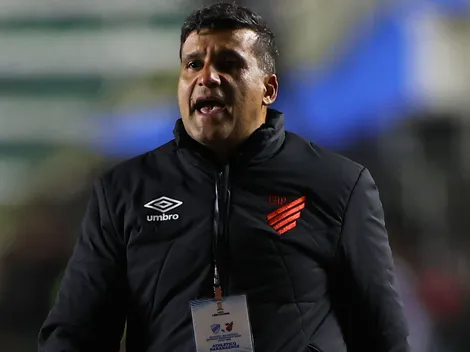 Arbitragem e erros do time: Técnico desabafa em coletiva do Athletico