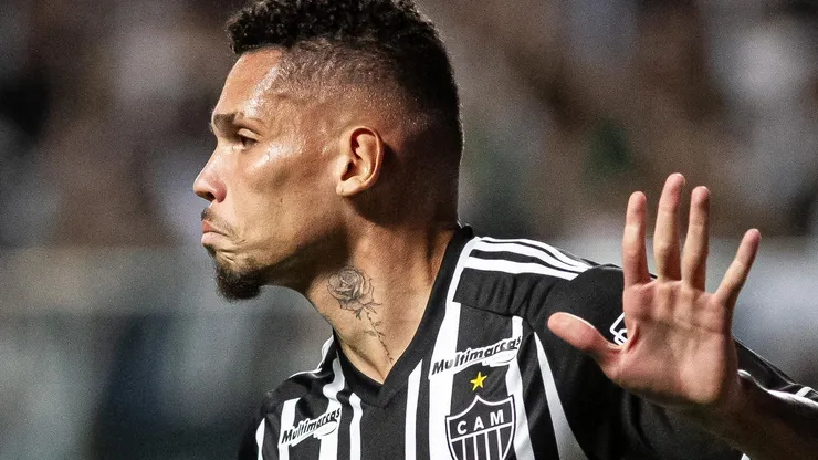 Foto: Fernando Moreno/AGIF - Paulinho jogador do Atletico-MG comemora seu gol durante partida contra o Flamengo no estadio Independencia pelo campeonato Brasileiro A 2023.