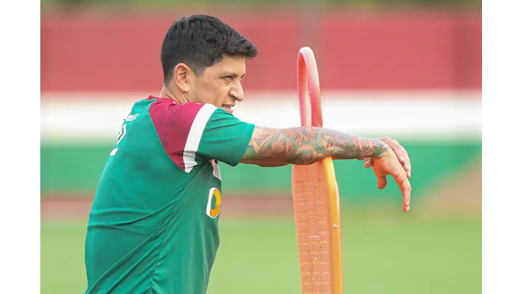 Arias manda a real sobre dependência do Fluminense em Cano