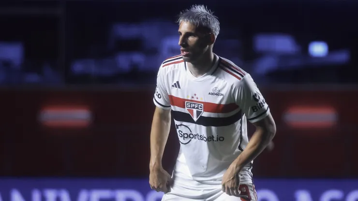 SP - SAO PAULO - 27/09/2023 - BRASILEIRO A 2023, SAO PAULO X CORITIBA - Calleri jogador do Sao Paulo durante partida contra o Coritiba no estadio Morumbi pelo campeonato Brasileiro A 2023. Foto: Marcello Zambrana/AGIF