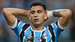 Foto: Pedro H. Tesch/AGIF - Cristaldo jogador do Gremio lamenta chance perdida durante partida contra o Botafogo no estadio Arena do Gremio pelo campeonato Brasileiro A 2023.