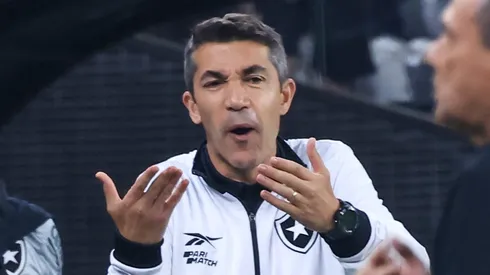 Foto: Marcello Zambrana/AGIF - Bruno Lage tecnico do Botafogo durante partida contra o Corinthians no estadio Arena Corinthians pelo campeonato Brasileiro A 2023.