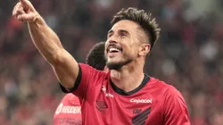 PR - CURITIBA - 14/05/2023 - BRASILEIRO A 2023, ATHLETICO-PR X CORITIBA - Willian Bigode jogador do Athletico-PR comemora seu gol durante partida contra o Coritiba no estadio Arena da Baixada pelo campeonato BRASILEIRO A 2023. Foto: Robson Mafra/AGIF