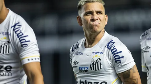 SP - SANTOS - 26/04/2023 - COPA DO BRASIL 2023, SANTOS X BOTAFOGO-SP - Soteldo jogador do Santos durante partida contra o Botafogo-SP no estadio Vila Belmiro pelo campeonato Copa do Brasil 2023. Foto: Abner Dourado/AGIF