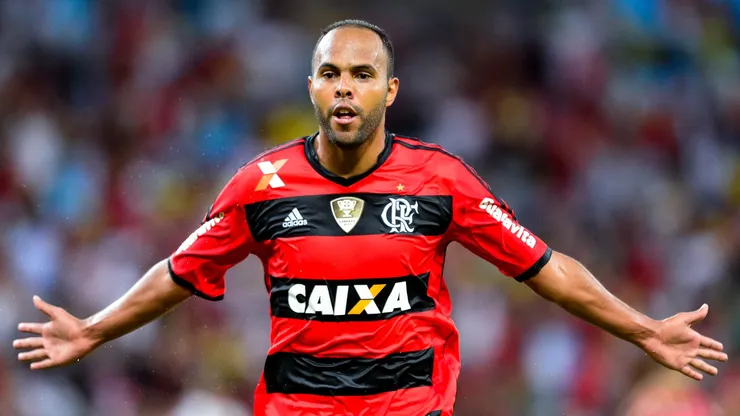 Ex-jogador do Rubro-Negro, o atacante ressaltou o tamanho do clube, mas que ajustes são necessários para que o time volte ao seu lugar de destaque. Foto: Buda Mendes/Getty Images