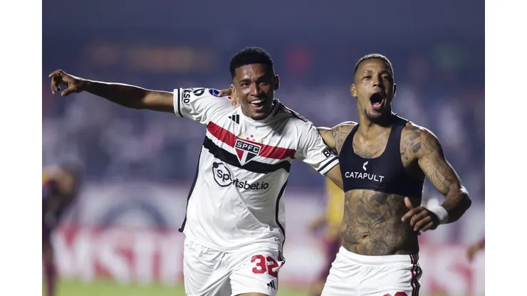 O jogador deverá receber alta hospitalar já nos próximos dias e, então, iniciará o processo de recuperação no REFFIS Plus do São Paulo - Foto: Alexandre Schneider/Getty Images