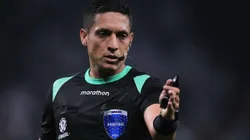 SP - SAO PAULO - 22/08/2023 - COPA SUL-AMERICANA 2023, CORINTHIANS X ESTUDIANTES - O arbitro Jesus Valenzuela durante partida entre Corinthians e Estudiantes no estadio Arena Corinthians pelo campeonato Copa Sul-Americana 2023. Foto: Ettore Chiereguini/AGIF