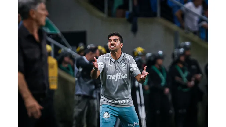 RS - PORTO ALEGRE - 21/09/2023 - BRASILEIRO A 2023, GREMIO X PALMEIRAS - Abel Ferreira tecnico do Palmeiras durante partida contra o Gremio no estadio Arena do Gremio pelo campeonato Brasileiro A 2023. Foto: Maxi Franzoi/AGIF