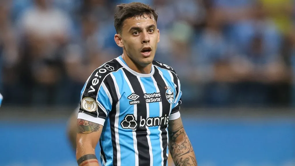 Carballo, jogador do Grêmio - Foto: Pedro H. Tesch/AGIF