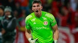 Rochet preocupa DM do Internacional após sair com dores de semifinal da Libertadores