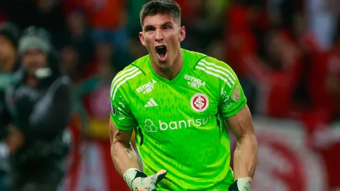 Rochet preocupa DM do Internacional após sair com dores de semifinal da Libertadores