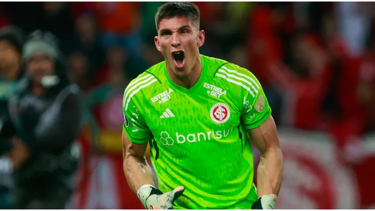 Rochet preocupa DM do Internacional após sair com dores de semifinal da Libertadores