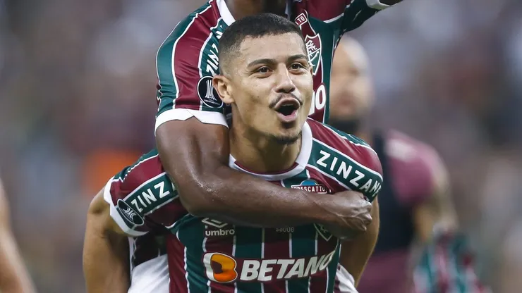 RIO DE JANEIRO, BRAZIL - AUGUST 08: André and Jhon Arias of Fluminense celebrate after winning the Copa CONMEBOL Libertadores round of 16 second leg match between Fluminense and Argentinos Juniors at Maracana Stadium on August 08, 2023 in Rio de Janeiro, Brazil. (Photo by Wagner Meier/Getty Images)
