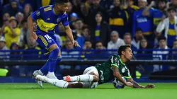 BUENOS AIRES, ARGENTINA - SEPTEMBER 28: Frank Fabra of Boca Juniors and Marcos Rocha of Palmeiras compete for the ball during the Copa CONMEBOL Libertadores 2023 semi-final first leg match between Boca Juniors and Palmeiras at Estadio Alberto J. Armando on September 28, 2023 in Buenos Aires, Argentina. (Photo by Marcelo Endelli/Getty Images)