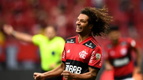 BRASILIA, BRAZIL - AUGUST 18: Willian Arão of Flamengo celebrates after scoring the third goal of his team during a quarter final second leg match between Flamengo and Olimpia as part of Copa CONMEBOL Libertadores 2021 at Mane Garrincha Stadium on August 18, 2021 in Brasilia, Brazil. (Photo by Evaristo Sa-Pool/Getty Images)