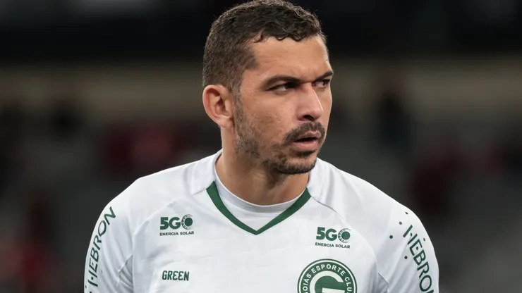 PR - CURITIBA - 15/04/2023 - BRASILEIRO A 2023, ATHLETICO-PR X GOIAS - Bruno Melo jogador do Goias durante partida contra o Athletico-PR no estadio Arena da Baixada pelo campeonato BRASILEIRO A 2023. Foto: Robson Mafra/AGIF