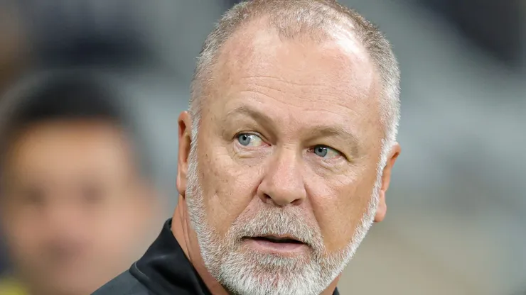 MG - BELO HORIZONTE - 13/05/2023 - BRASILEIRO A 2023, ATLETICO-MG X INTERNACIONAL - Mano Menezes tecnico do Internacional durante partida contra o Atletico-MG no estadio Mineirao pelo campeonato BRASILEIRO A 2023. Foto: Gilson Junio/AGIF