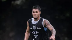 Foto: Raul Baretta/Santos FC - Marcos Leonardo em ação nos treinamentos