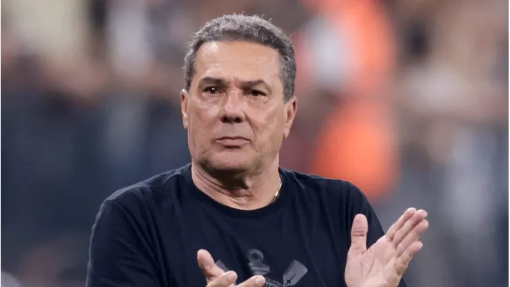 SAO PAULO, BRAZIL - SEPTEMBER 26: Vanderlei Luxemburgo