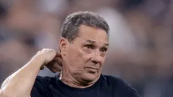 Photo by Alexandre Schneider/Getty Images - Vanderlei Luxemburgo recebe notícia no Corinthians