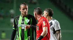 Foto: Fernando Moreno/AGIF - Maidana: zagueiro do América-MG foi expulso após agredir Vegetti