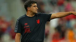 Foto: José Tramontin/athletico.com.br/Divulgação - Wesley Carvalho: técnico tem dúvida no time titular do Athletico