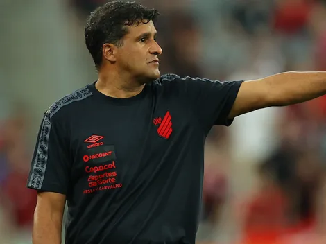 Wesley Carvalho tem "dor de cabeça boa" no Athletico e titular absoluto pode ficar no banco