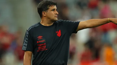 Foto: José Tramontin/athletico.com.br/Divulgação - Wesley Carvalho: técnico tem dúvida no time titular do Athletico