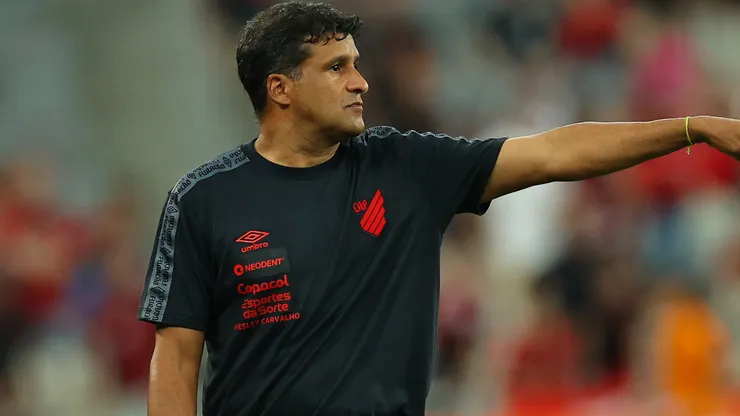 Foto: José Tramontin/athletico.com.br/Divulgação - Wesley Carvalho: técnico tem dúvida no time titular do Athletico