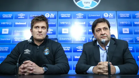 Foto: Lucas Uebel/Grêmio/Divulgação - Brum e Guerra: diretoria do Grêmio tem dificuldades em negócio com gringo
