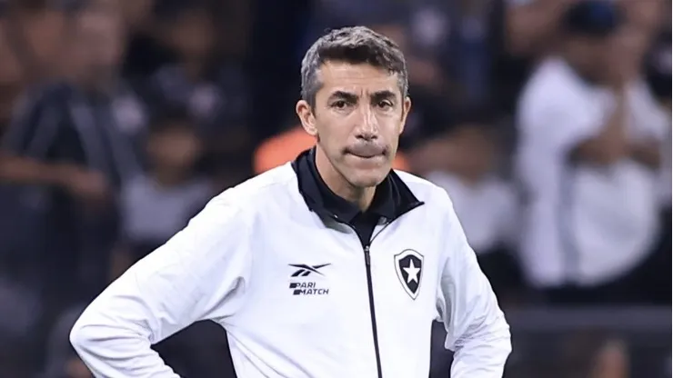 Foto: Marcello Zambrana/AGIF - Bruno Lage tecnico do Botafogo durante partida contra o Corinthians no estadio Arena Corinthians pelo campeonato Brasileiro A 2023.